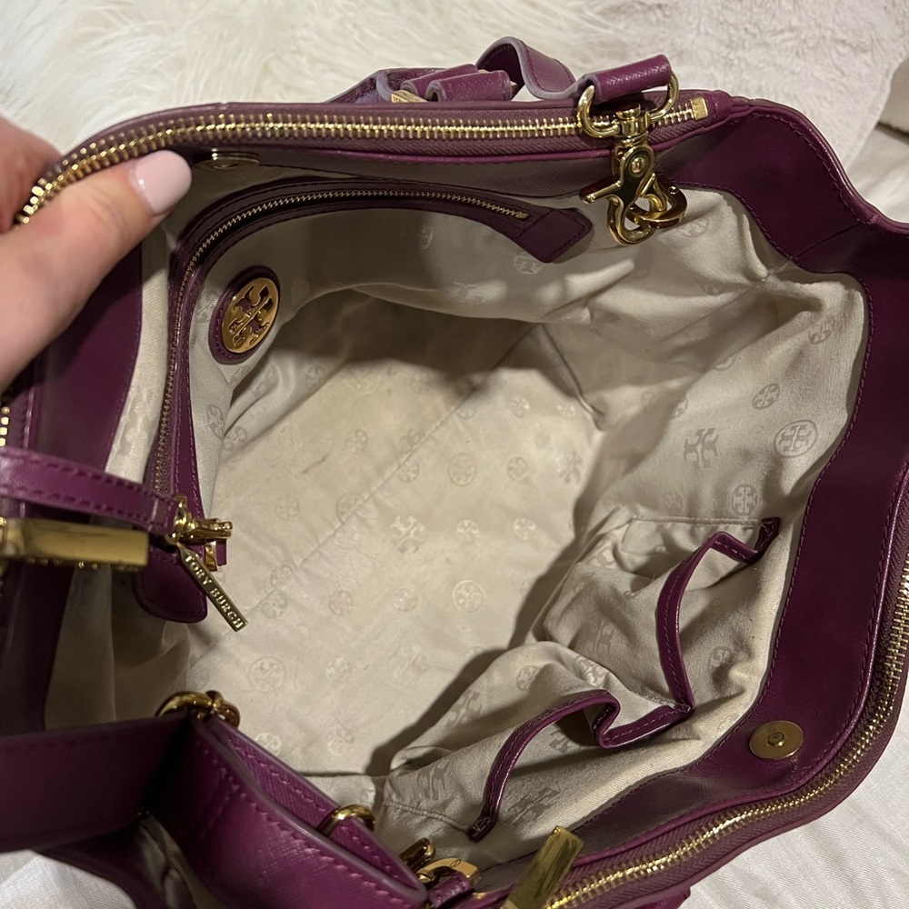 Tory Burch Robinson Double Zip - Picture 8 of 12